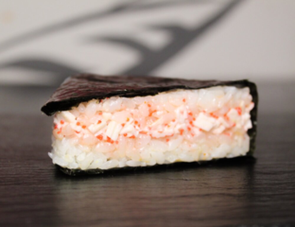 Онигири с крабовым мясом