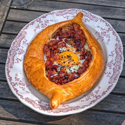 Хачапури по-аджарски с беконом