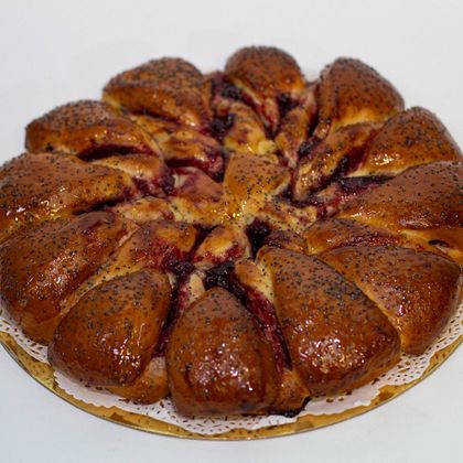 Пирог фруктовый с чёрной смородиной