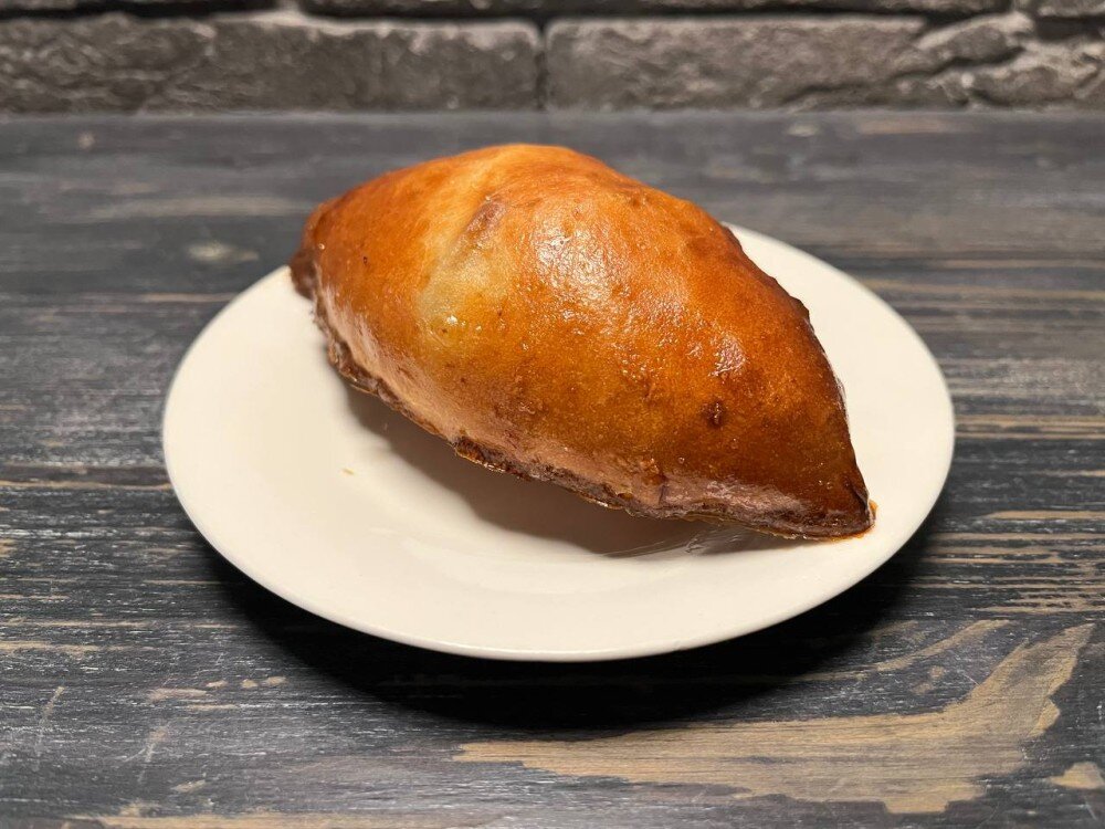 Пирожок с рисом и яйцом
