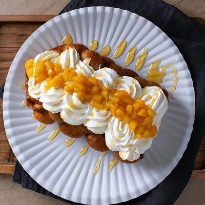 Вафля с манго и французским кремом