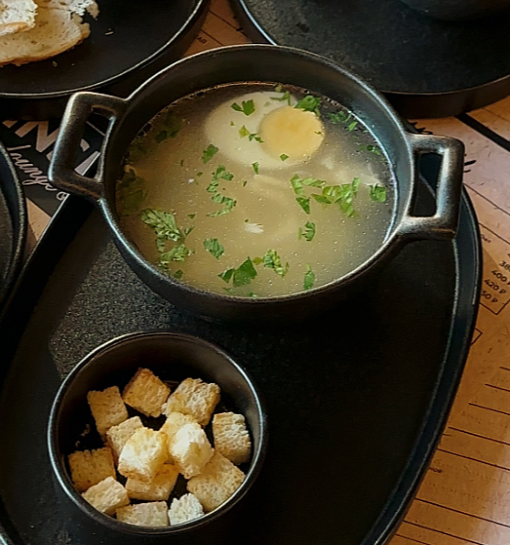 Куриный бульон с лапшой