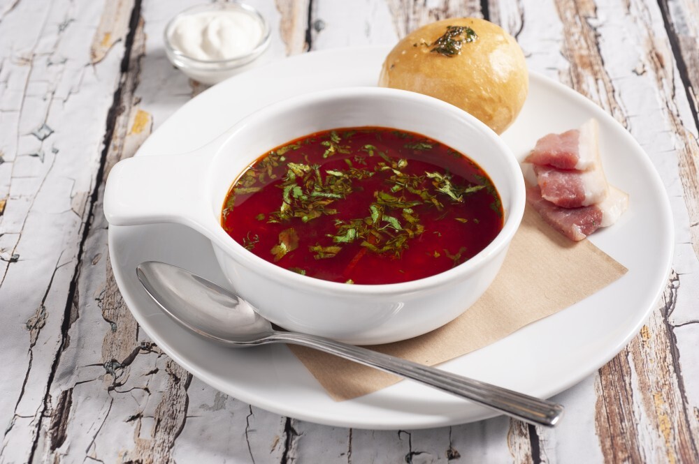 Борщ с пампушками и салом