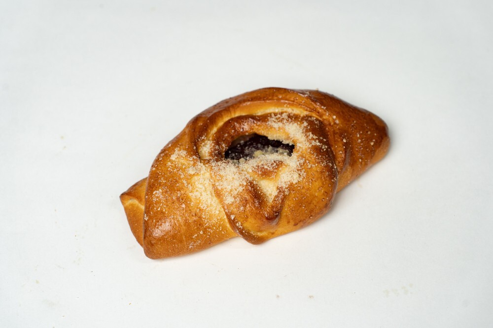 Булочка с малиной