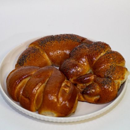 Булочка с клубникой