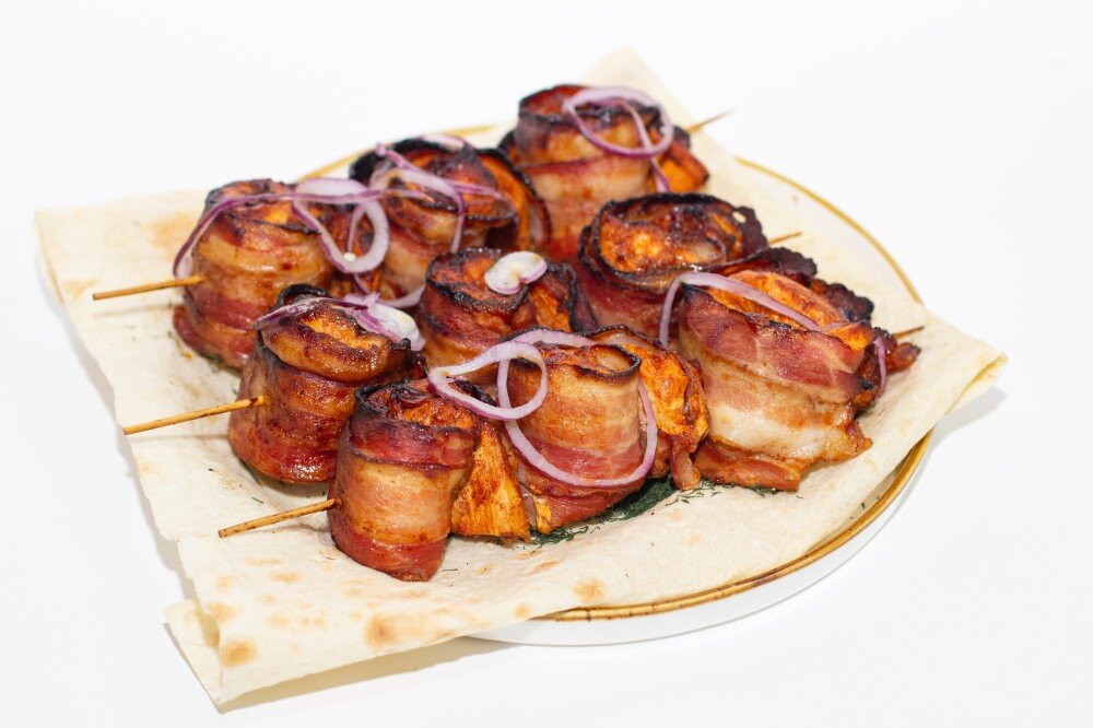 Рулет куриный в беконе