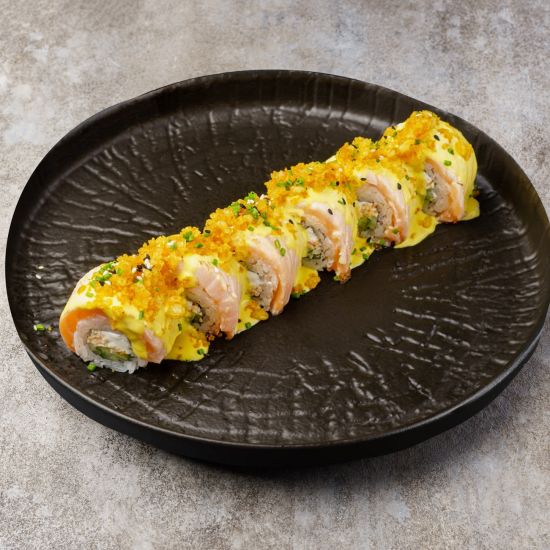 Ролл опалённый лосось-краб