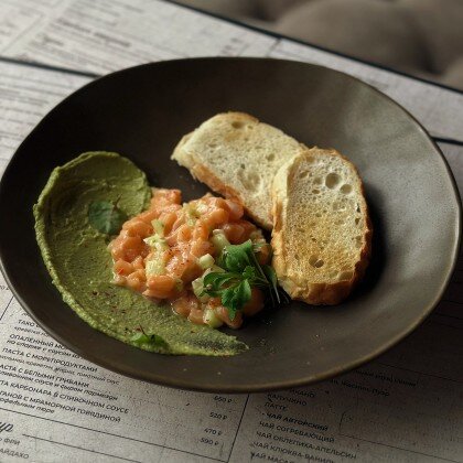 Тар-тар из лосося с авокадо