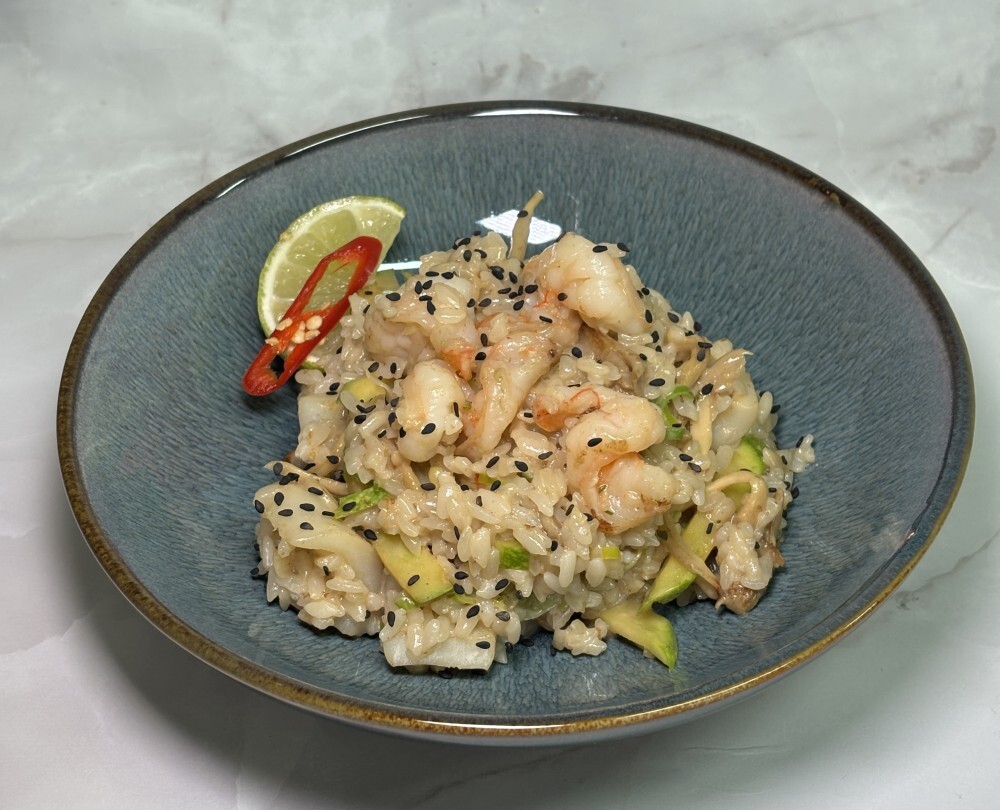 Кокосовый рис с морепродуктами и овощами