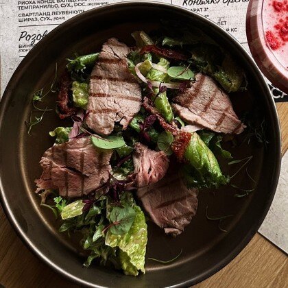 Салат с подкопченным ростбифом