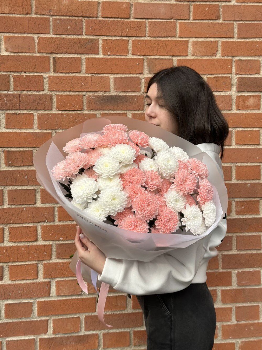 Пышный моно букет из хризантем